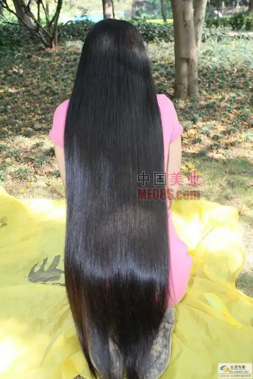 图文长发妹公园展示美丽长发来来往往20970