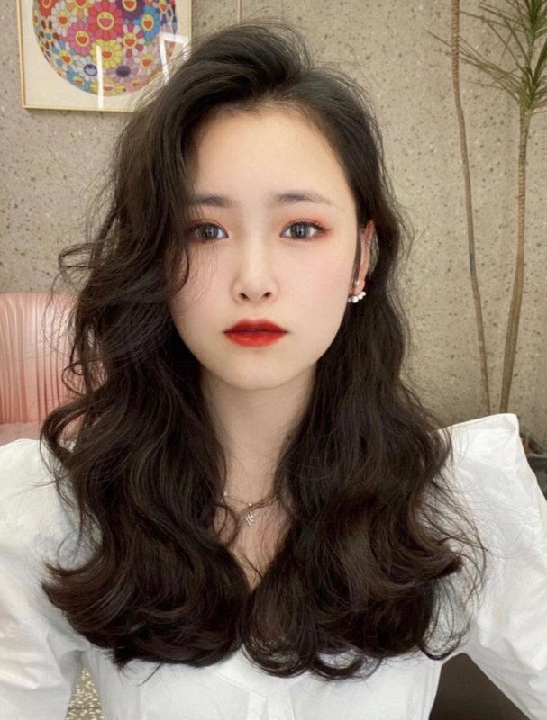 女生中长发怎么烫好看呢法式浪漫卷发