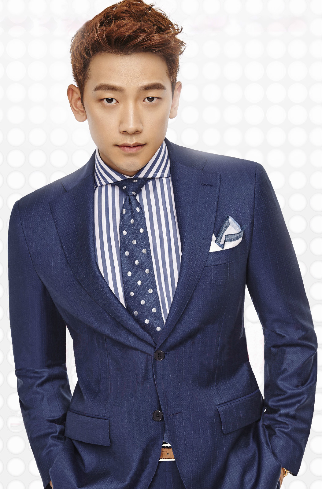 p>郑智薰(rain),1982年6月25日出生于韩国首尔,韩国流行男歌手,演员