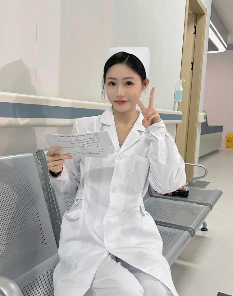 护士这么可爱,确定不多住几天院吗?