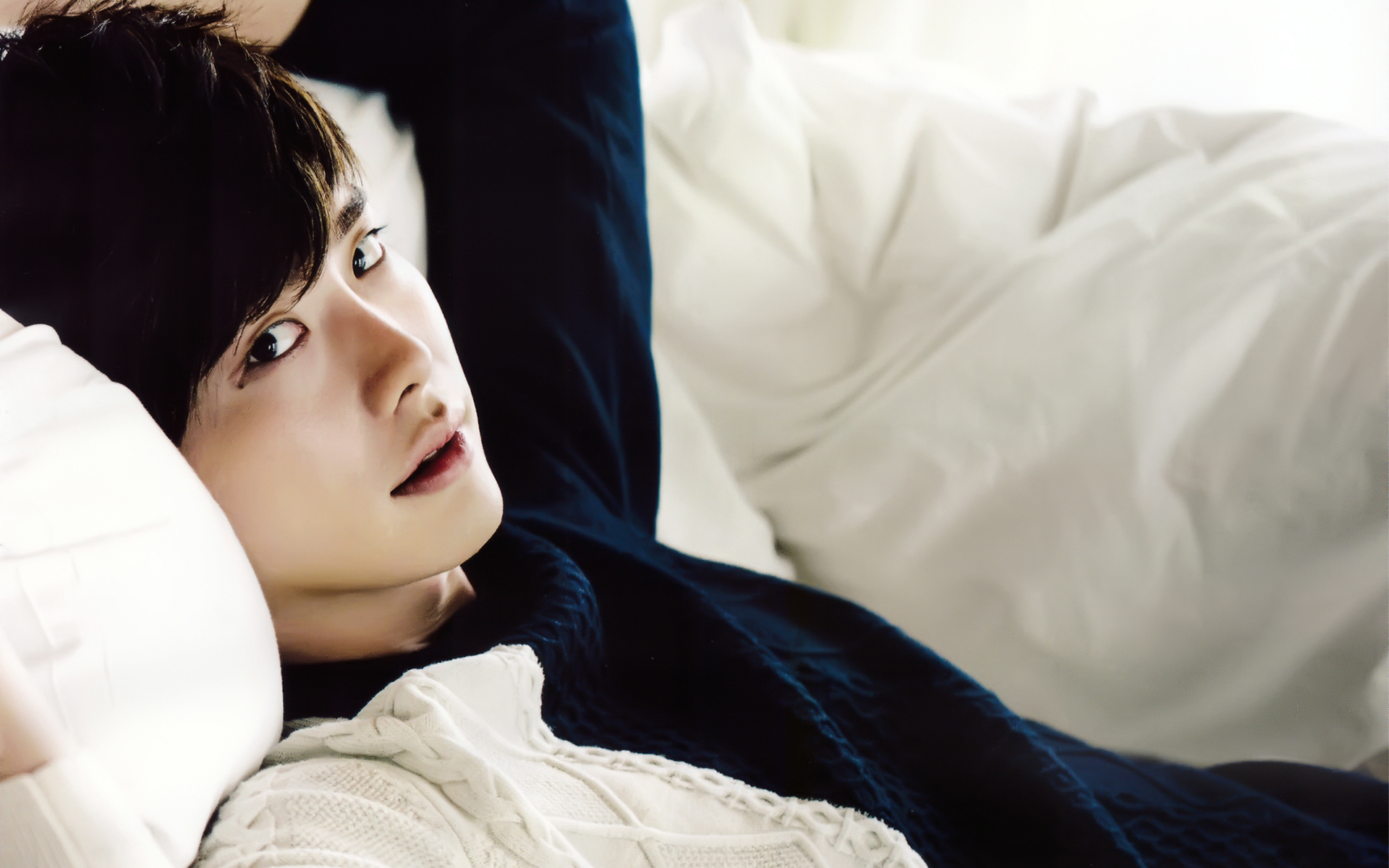 明星李钟硕帅气写真win7高清电脑桌面壁纸