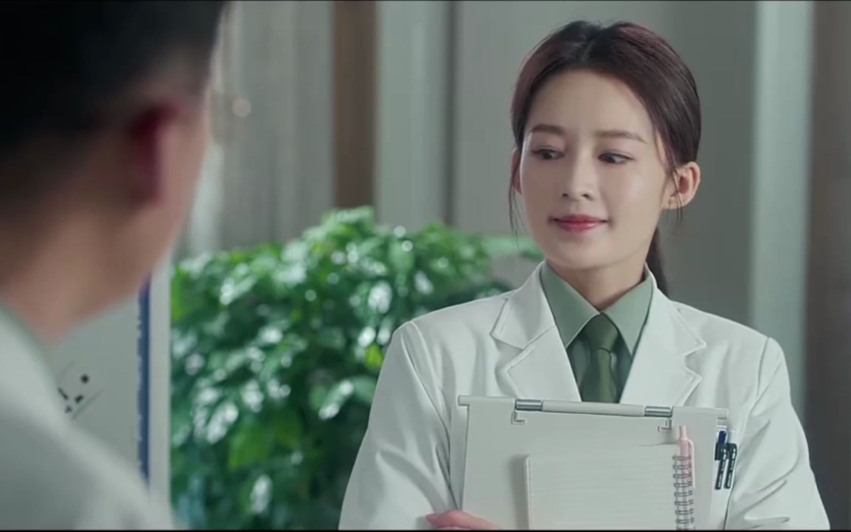 军恋当场被曝出,李沁害羞不承认,黄景瑜做法太甜