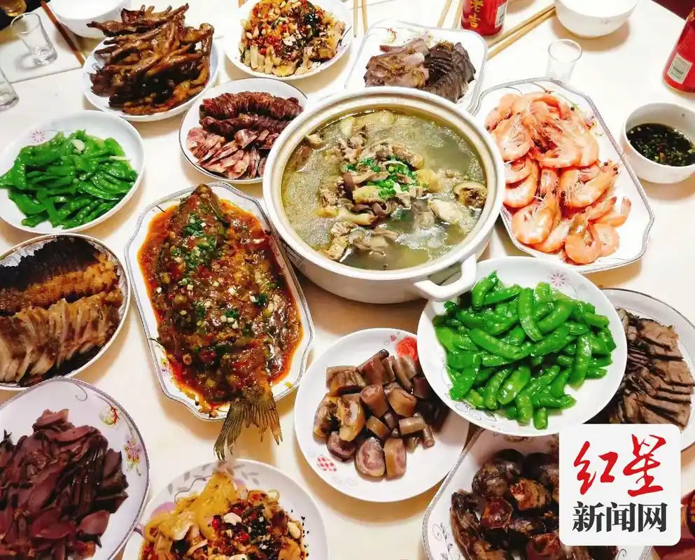 晒出最丰盛的年夜饭就地过一个热闹喜庆的成都年