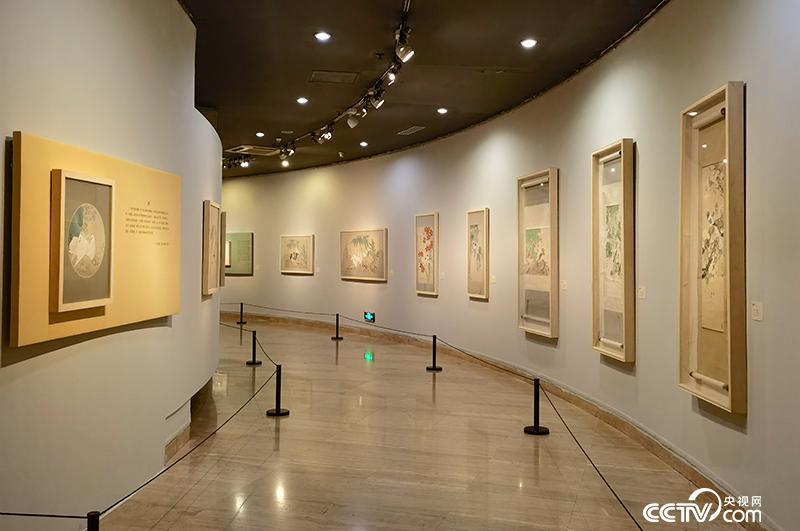 展厅现场由中国美术家协会,中国美术馆,中共江苏省委宣传部,江苏省