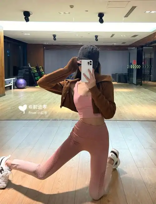 身高:160cm/体重:80斤腰围:55cm/胸围:70c/臀围:86cm/肩宽:37cm