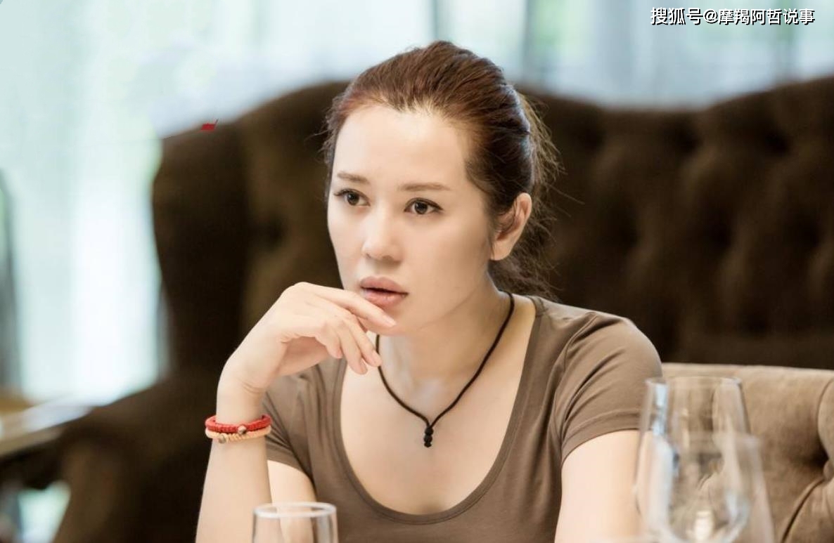 娱乐圈中就有很多女艺人被抛弃过,像洪欣,那英,陈美琪,伊能静,关之琳