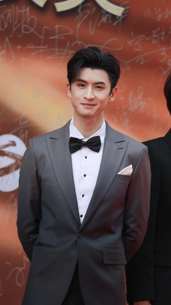 华表奖红毯##张云龙渐变色西装出席华表奖