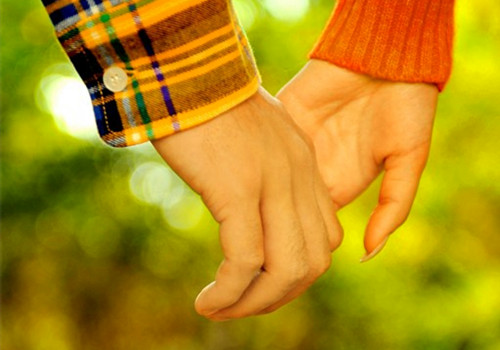 美好幸福牵手情侣图片牵起手的时候就不放开