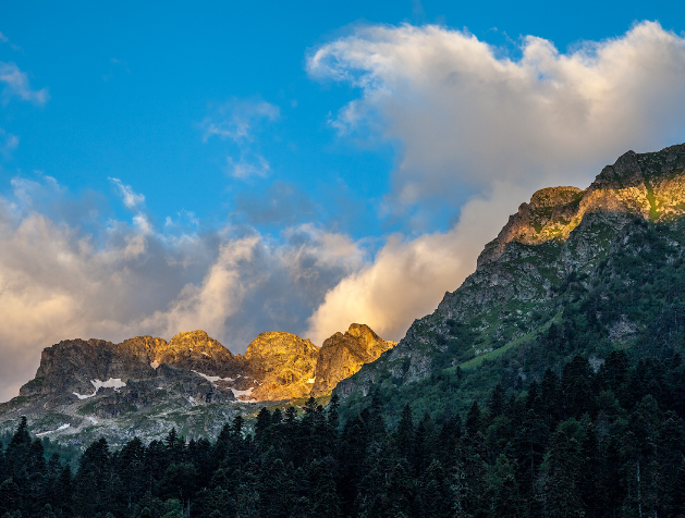 美图:每种高山的地貌不一样,风景也各有不同