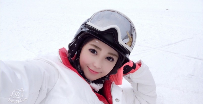 潘玮柏被曝与上海东方航空公司空姐luna宣微博名热恋同居中