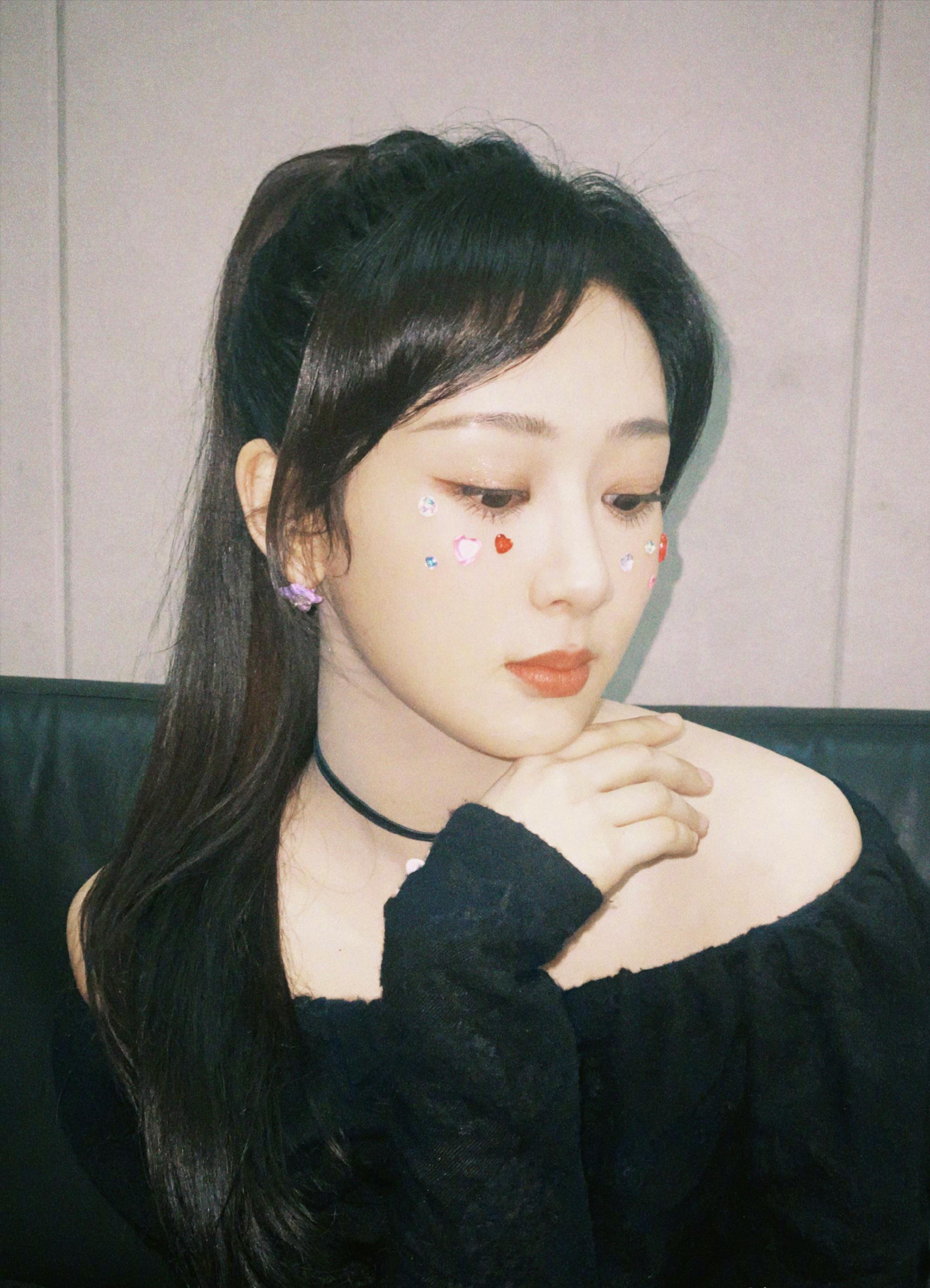 杨紫又开始调皮了,发了几张可爱的美照,网友:这也太好看了吧_评论