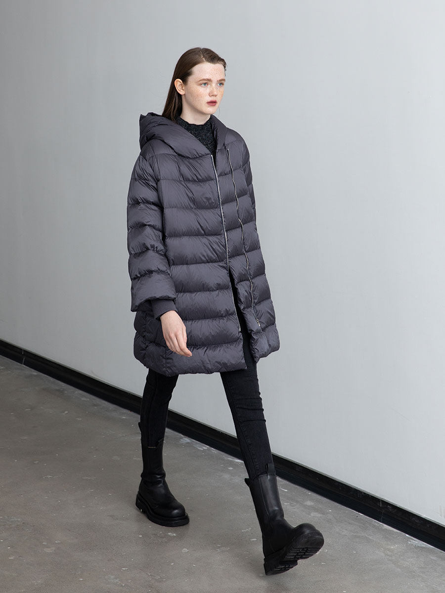 紫灰色羽绒服