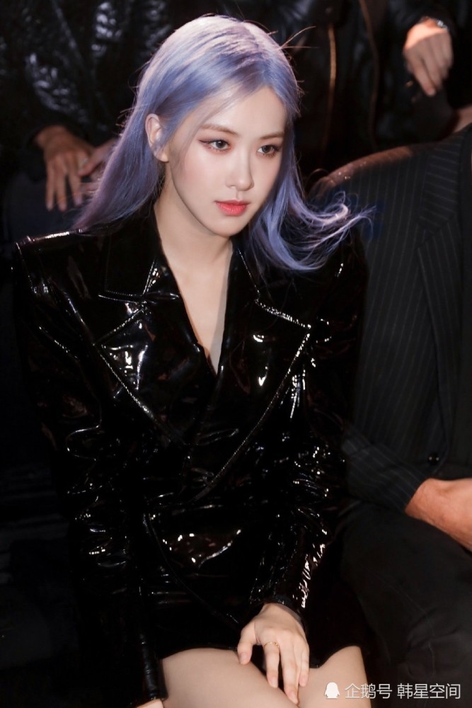 blackpink睽违1年回归朴彩英梦幻冰蓝色秀发冷艳高贵似精灵