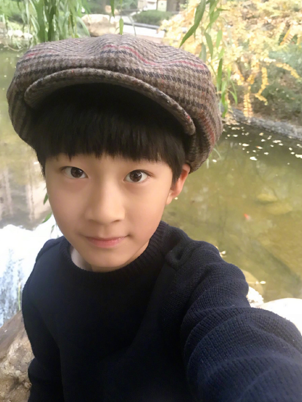 说起来张亮的儿子张悦轩,他是一个非常讨喜的男孩子.