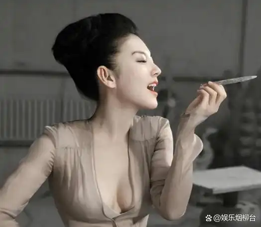 以前女明星拍杂志穿着都这么大胆吗?反观如今,却越来越保守了