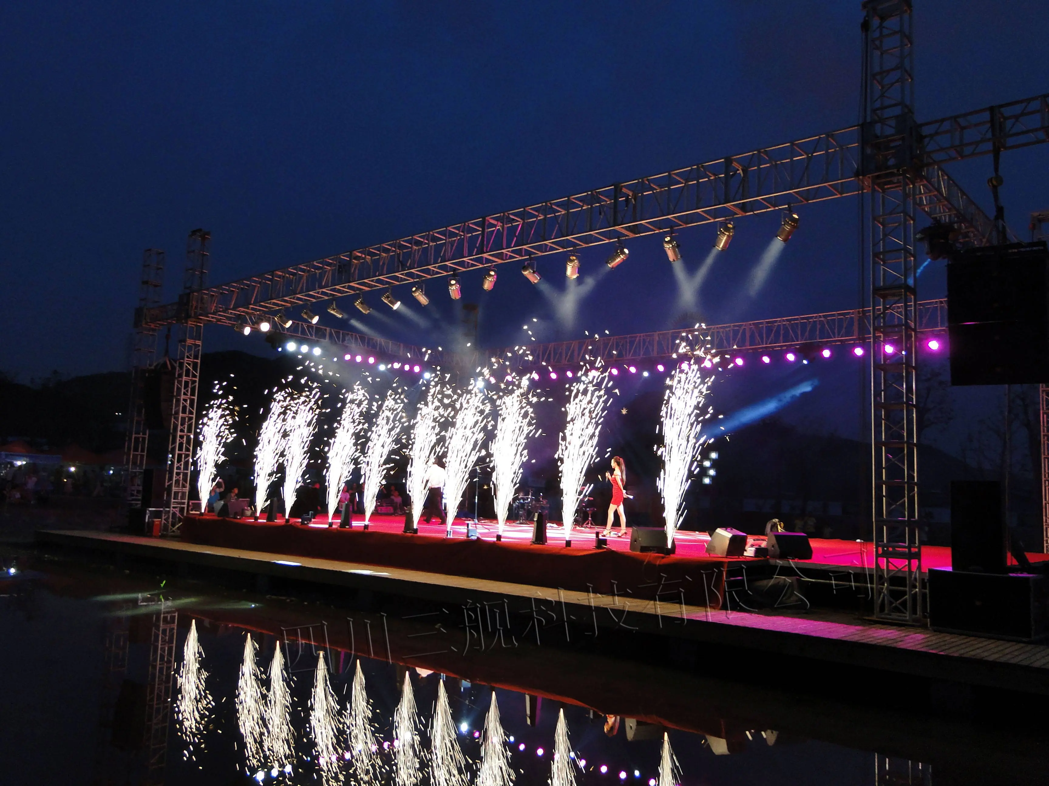 博客小镇户外舞台机械灯光项目