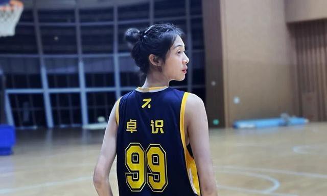 女篮第一美女卓识