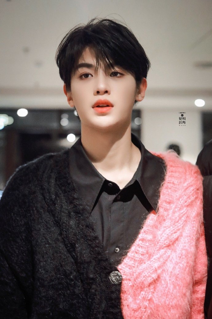 黄明昊超有趣滑雪大会