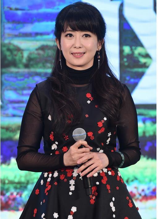 甜歌皇后高胜美近照被指脸部僵硬似蜡像