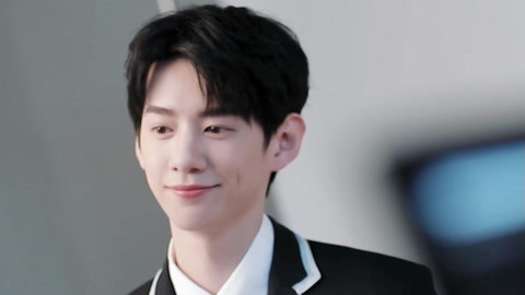 《青春有你3》宣传照侧拍——黄泓铭