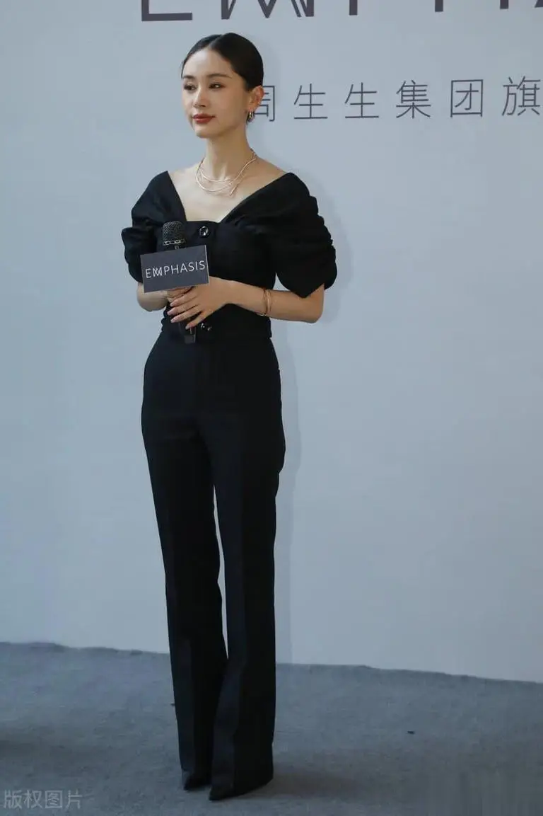 王子文穿衣好"任性",个性时髦的穿搭不仅更惹眼,反而意外显高