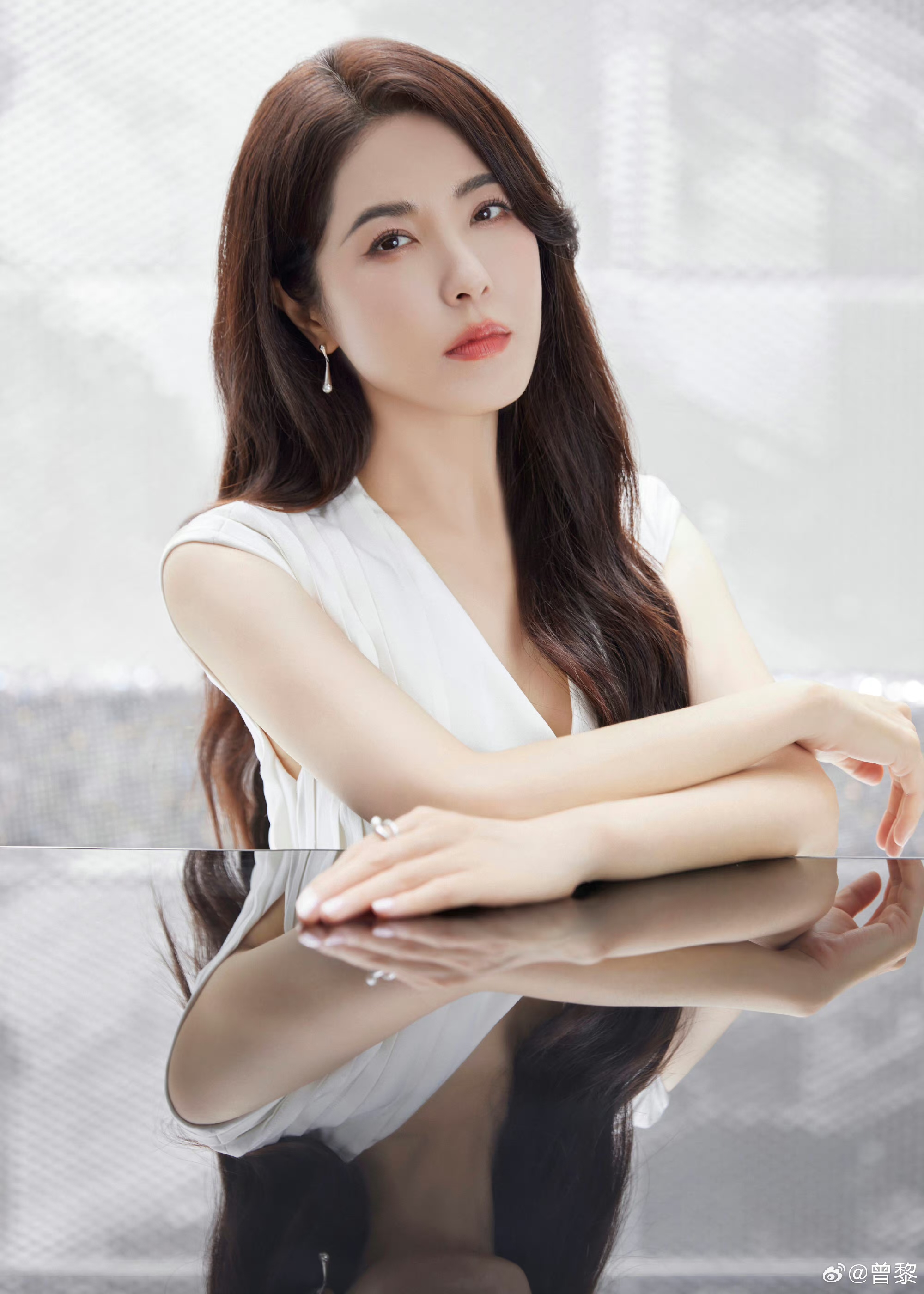 曾黎今天的造型好贵气,不愧是公认女神!