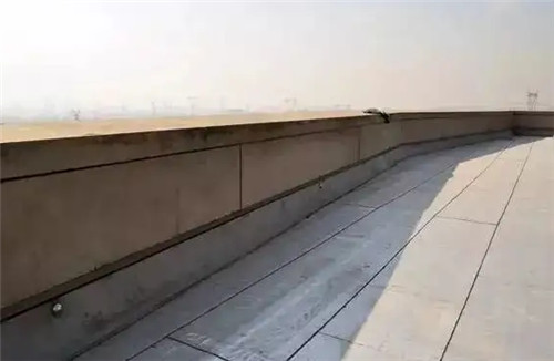 3,女儿墙外侧还应设置交叉连接钢筋,以呈现造型.