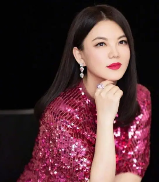 李湘身材发福像油桶,体重飙到160斤,被调侃前凸后翘_男子_王诗龄_网友