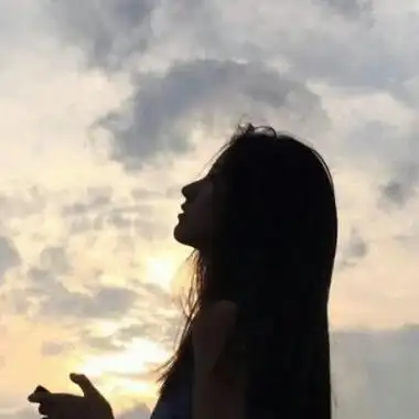 女生仰望天空的头像 高清好看女生抬头仰望的唯美图片头像