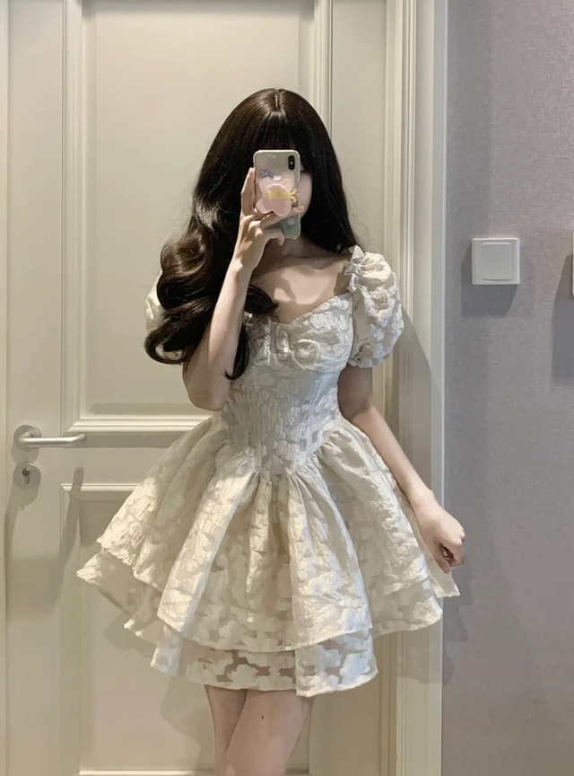 每人女孩都有一个公主梦,迪士尼动画里美丽漂亮的公主裙是所有女孩的