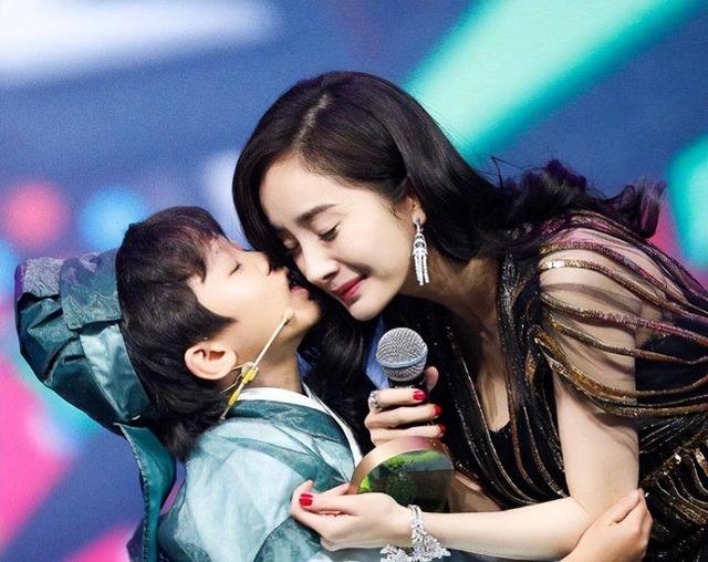 杨幂:从童星到当红艺人杨幂,一个从童星走到当红艺人的名字,她在幼儿