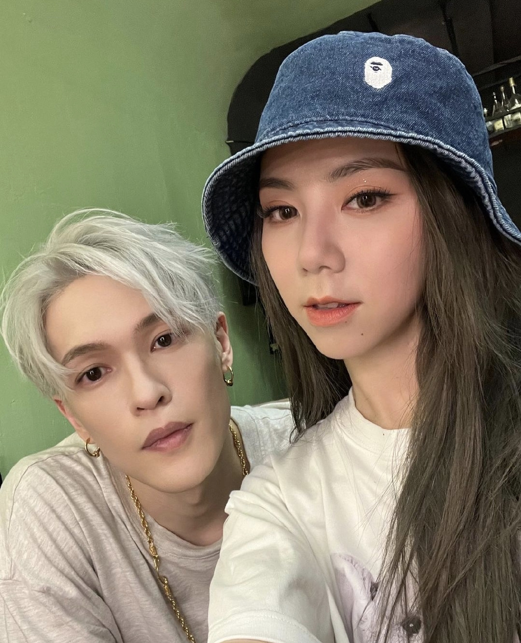 邓紫棋迎31岁生日男友晒恩爱合影为其庆生甜喊女友是女王