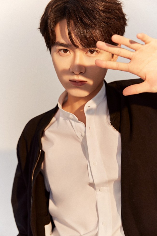 泽东官宣新人演员刘思博故事脸张力十足潜力无限泽东官宣新人演员