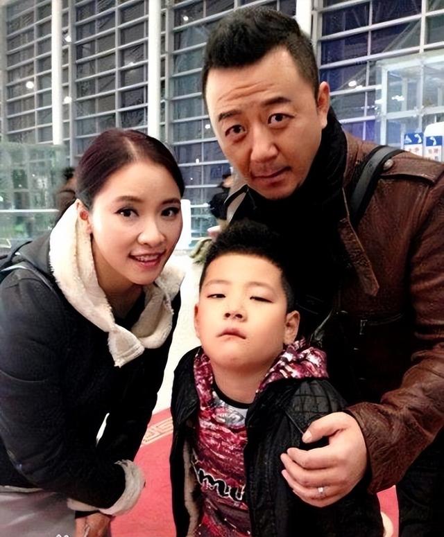 演员郭月老公是谁,演员郭月近照(郭涛妻子富态圆润)