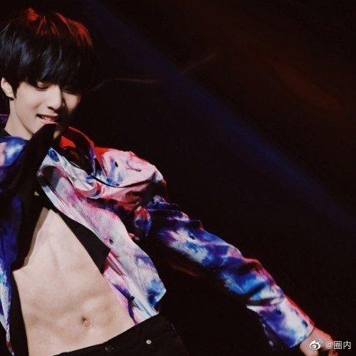 刘耀文腹肌#16岁的丸子的腹肌照,小孩子长大了