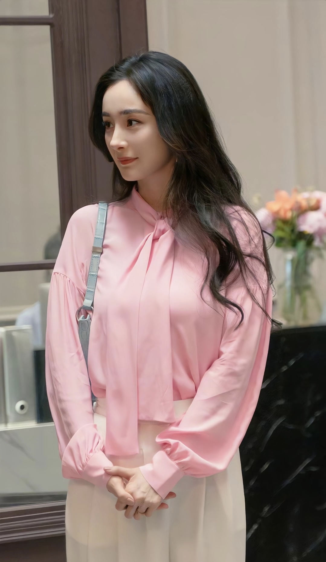 把你捧在手心大幂幂杨幂高清手机壁纸来咯[色]  大幂幂的爱的供养百听