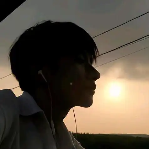 孤独网名男生伤感网名英文(带孤独的网名伤感网名)