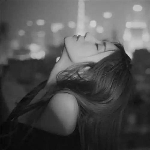 100张最伤感扎心的头像黑白图片_感情头像_头像屋