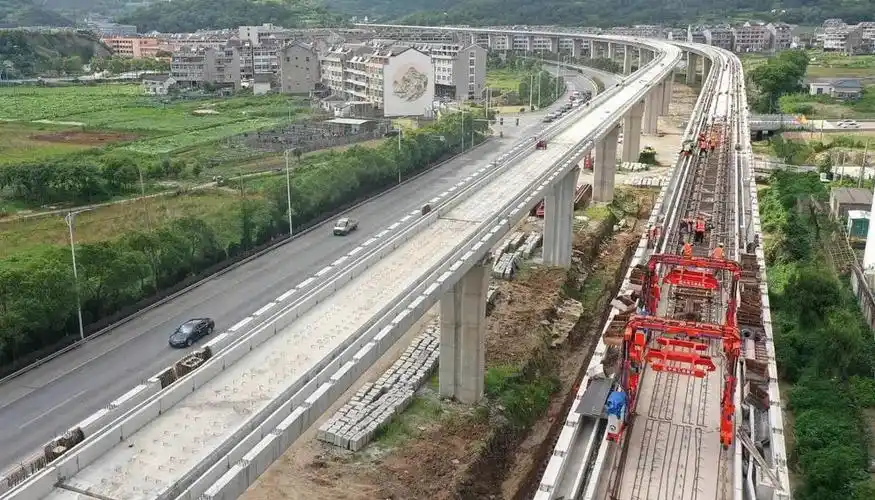 1亿元,其中有缙云抽水蓄能电站,温武吉铁路,义龙庆高速公路等超百亿元