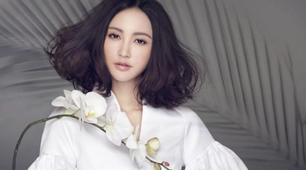 【张歆艺深夜发文力挺演艺圈,称不是所有人都是坏人,网友:你是在说谁?