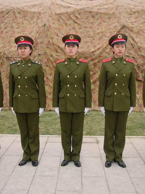 新式士兵常服今天起换发全军