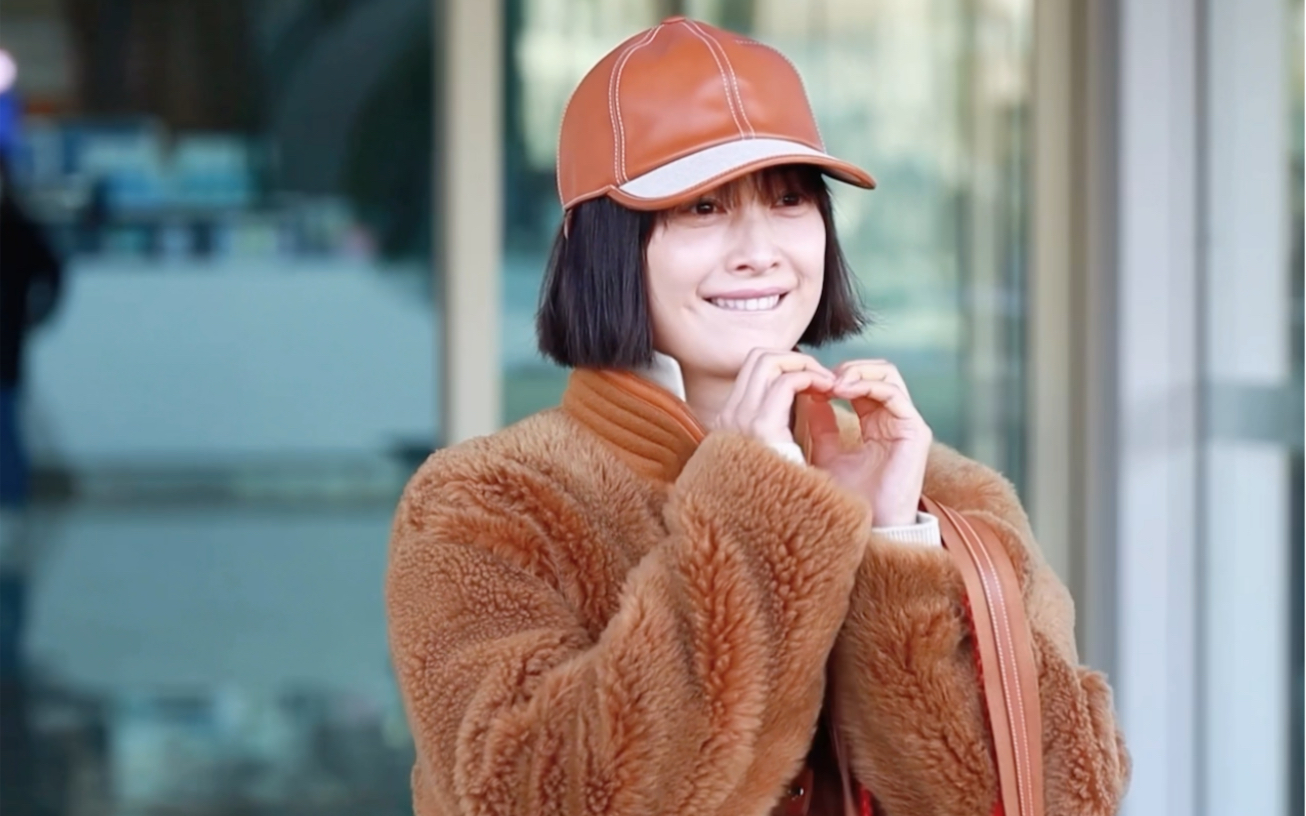 韩娱 #李娜英 演员李娜英将参加意大利米兰时装周#机场穿搭