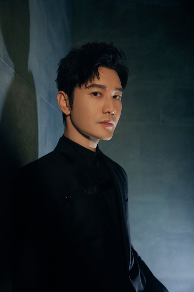 黄晓明发布西装造型格调写真气质冷御雅致似贵公子