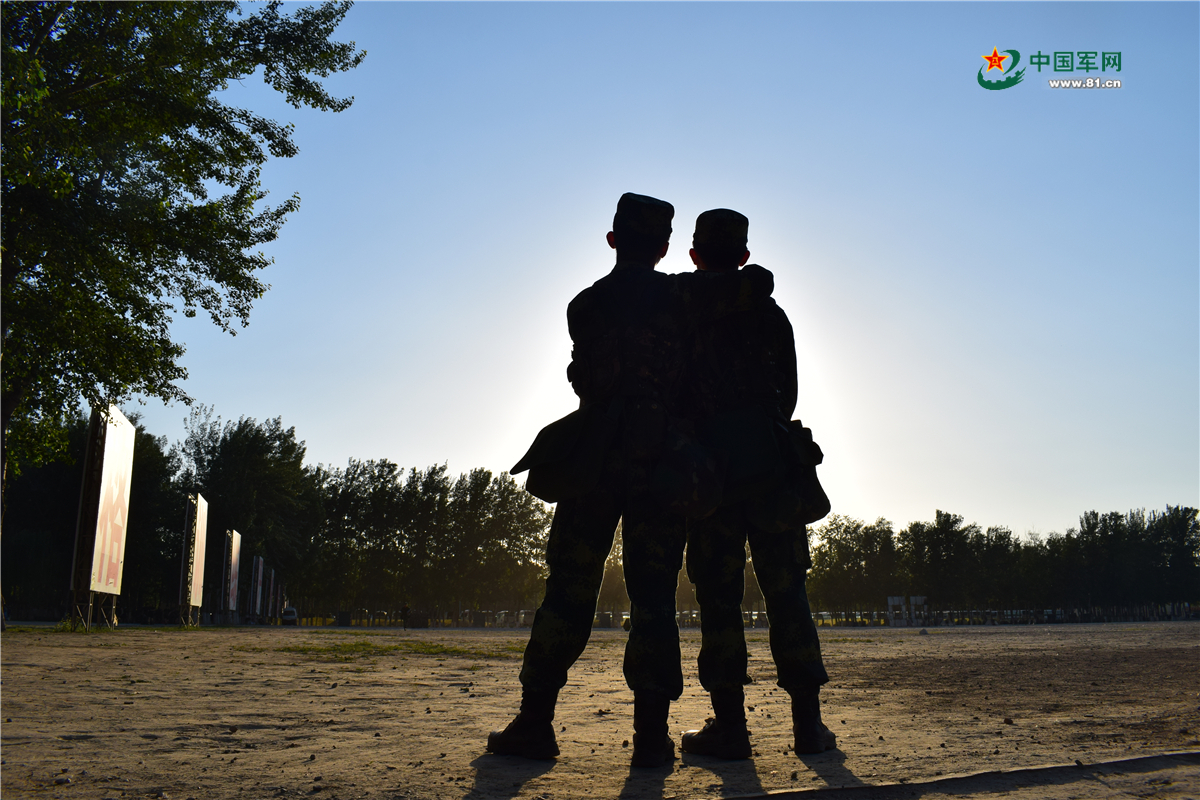 这些武警战士的背影,你有没有被感动到? - 中国军网