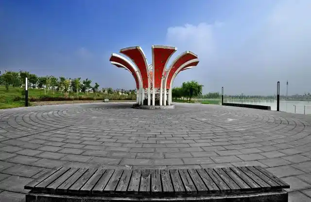 河南省新乡市,地处河南省北部,南临黄河,与郑州隔河相望,是一个十分