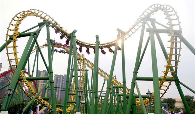 中国西南部最大的游乐场,坐落在成都市龙泉驿区,包括"华侨城"和"