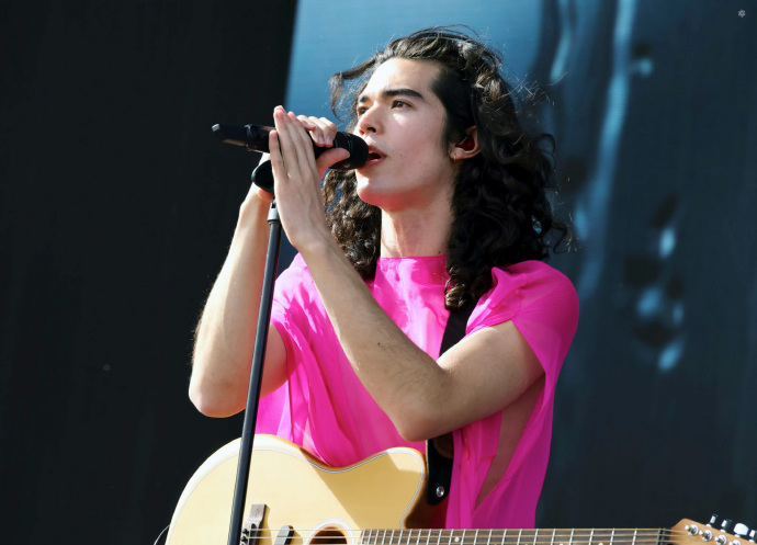 柯灰conan gray科切拉音乐节最新演出现场图来了这一身玫粉可以说是