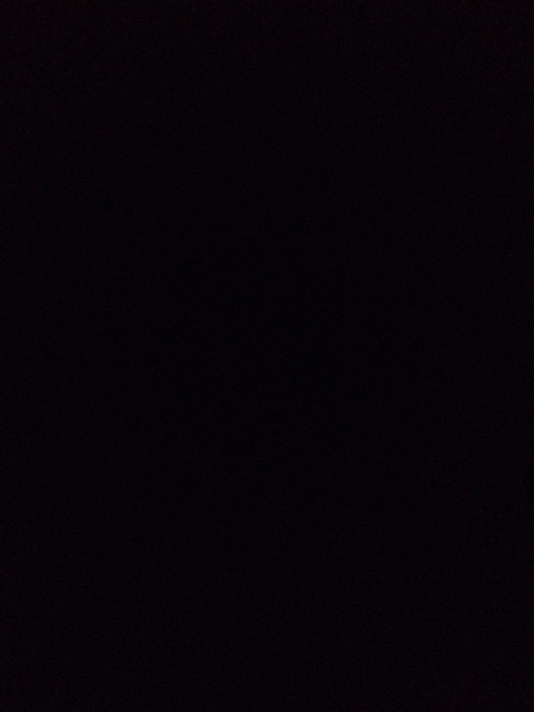 求一位好心人用一元硬币放在纯黑色背景拍张照片发给我!