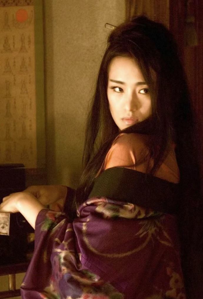 艳与寂!《艺伎回忆录》中的巩俐 (2005)