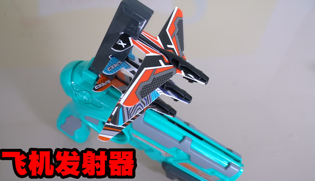 鹿子也开箱奥特曼大盲盒